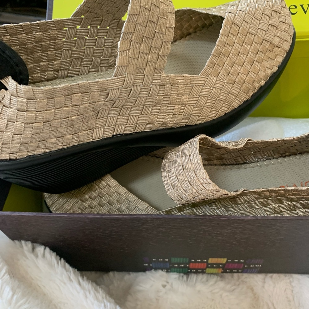 Brand new in box. BERNIE MEV SHOES. Size 40. Color tan